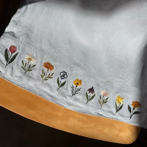 Linenfox Hand-Embroidered Floral Crop Tank - Picture 2 of 8